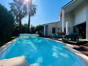 Bazén v ubytovaní Villa Cosy - Villa de vacances environnement calme MAE-4054 alebo v jeho blízkosti