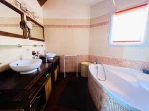 Kúpeľňa v ubytovaní Villa Cosy - Villa de vacances environnement calme MAE-4054