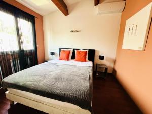 Posteľ alebo postele v izbe v ubytovaní Villa Cosy - Villa de vacances environnement calme MAE-4054