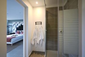 Salle de bains dans l'établissement Modern bright Apartment in appart'hotel