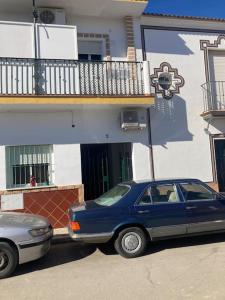 a blue car parked in front of a building at Mini casa en Alquiler in Albaida del Aljarafe