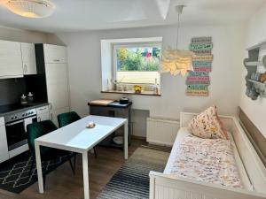 Kuchyňa alebo kuchynka v ubytovaní Helle Ferienwohnung Saunahaus