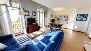 Zdjęcie z galerii obiektu Résidence Villa Louise - GIOTTO - Magnifique 3P en duplex au calme avec vue imprenable mer et parking privé MAE-8814 w Mentonie