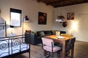 a living room with a table and a couch at LUXE Bloemenzicht 4 personen, BnB, 10 minuten van zee in Breezand