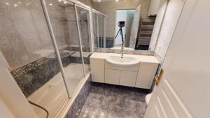 Zdjęcie z galerii obiektu Résidence Victoria Beach - GIOTTO - Magnifique 2P plein centre vue mer et terrasse MAE-8954 w Mentonie +8 zdjęć