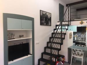 Zdjęcie z galerii obiektu Résidence 7 Rue Saint Michel - GIOTTO - La vie en rose - Gracieux studio avec mezzanine dans le coeur de la rue piétonne Mentonnaise MAE-9034 w Mentonie