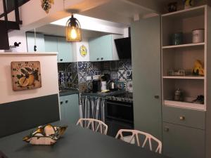 Zdjęcie z galerii obiektu Résidence 7 Rue Saint Michel - GIOTTO - La vie en rose - Gracieux studio avec mezzanine dans le coeur de la rue piétonne Mentonnaise MAE-9034 w Mentonie