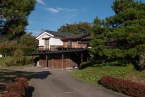 una casa con porche y entrada en [Hida Takayama] Kiyomi-sou- - Vacation STAY 33671v, en Takayama