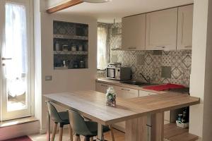 Kuchyň nebo kuchyňský kout v ubytování La Casa di Brunina Monza - Relax e Garage vicino Milano