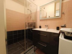 Kúpeľňa v ubytovaní Résidence Montcalm C - Coup de coeur pour ce joli appartement relooké ! MAE-9004