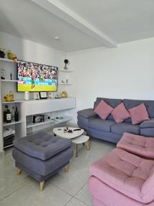 a living room with two couches and a tv at Apartamento en Ibagué - Varsovia in Ibagué