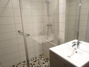 Kúpeľňa v ubytovaní Residence Aixilia - Au coeur de la ville, studio pour 2 personnes ! MAE-7494