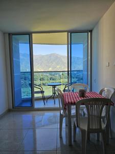 a dining room with a table and chairs and a view at Apartamento en Ibagué - Varsovia in Ibagué