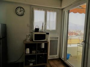 Televízia a/alebo spoločenská miestnosť v ubytovaní Résidence Le Chateau Durieux 1 - Agréable studio au coeur des commerces ! MAE-4104