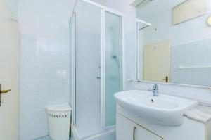 Ein Badezimmer in der Unterkunft Apartment Ivona
