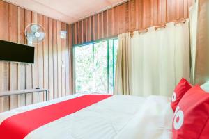 Cama o camas de una habitación en OYO 693 Tree House Cottage