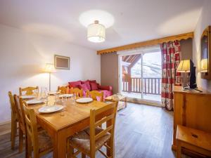 Posedenie v ubytovaní Appartement 10 personnes avec balcon à Peyragudes - 3 chambres, navette gratuite, casier skis - FR-1-695-18