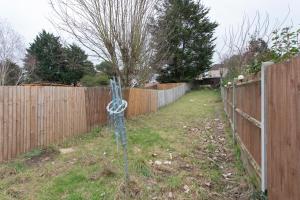 a yard with a fence with a blue ribbon at 3 Bed House in Rochester 4 beds sleeps 7 in Wainscot