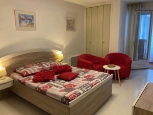 Posteľ alebo postele v izbe v ubytovaní Studio tout équipé avec loggia, parking et Wi-Fi à 50m des cures - 2 pers - Animaux OK - FR-1-703-22