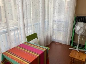 Fotografia z galérie ubytovania Studio tout équipé avec loggia, parking et Wi-Fi à 50m des cures - 2 pers - Animaux OK - FR-1-703-22 v destinácii Amélie-les-Bains-Palalda