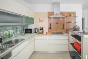 Kuchyňa alebo kuchynka v ubytovaní 3 & 4 bedrooms apartment Simona