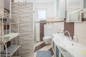 Kúpeľňa v ubytovaní 3 & 4 bedrooms apartment Simona