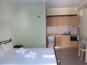 Φωτογραφία από το άλμπουμ του AGIOS NIKITAS DOLPHINS στον Άγιο Νικήτα +15 φωτογραφίες