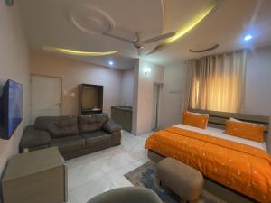 Televisyen dan/atau pusat hiburan di C7 Hazelwood Residence & Suites