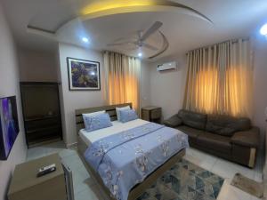 Katil atau katil-katil dalam bilik di C7 Hazelwood Residence & Suites