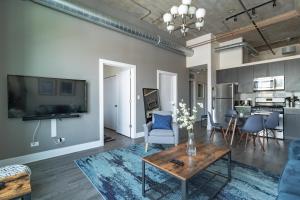 a living room with a table and a kitchen at McCormick Place 3br-2ba luxury Family Heaven with optional parking for 8 guests in Chicago