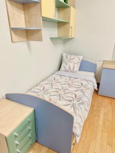 Een bed of bedden in een kamer bij Daugėliškio apartments