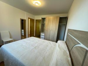 Llit o llits en una habitació de APARTAMENTO NUEVO EN BURELA - A Mariña, Galicia