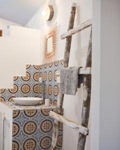 a bathroom with a sink and a towel rack at Olivia del caribe suite in Puerto Viejo