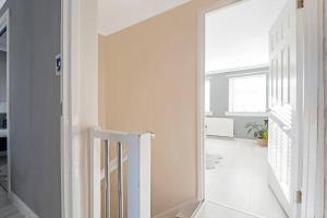 Imagen de la galería de Stylish 2-Bed House Private Driveway, en Glasgow