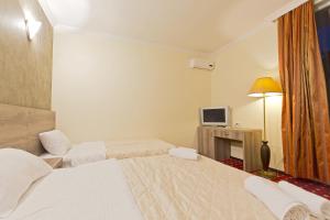 Voodi või voodid majutusasutuse Orange Hotel toas