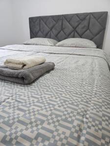 Ένα ή περισσότερα κρεβάτια σε δωμάτιο στο Apartman Urukalo