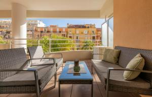 Khu vực ghế ngồi tại Apartment next to Central Monaco