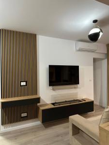 Μια τηλεόραση ή/και κέντρο ψυχαγωγίας στο Q Business Apartment