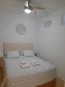 Ein Bett oder Betten in einem Zimmer der Unterkunft Ancorà Angela - Playa del Inglès