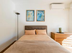 Giường trong phòng chung tại Apartment next to Central Monaco