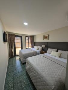 Кровать или кровати в номере Hotel Abrego