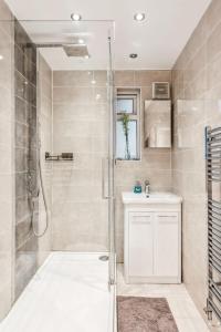 Spacious Ground Floor Apartment - fab location