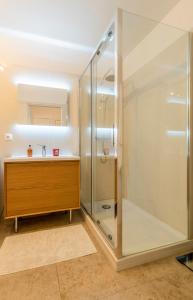 Phòng tắm tại Apartment next to Central Monaco +8 ảnh