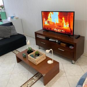 a living room with a flat screen tv on a table at Habitaciones cerca del aeropuerto in Bogotá