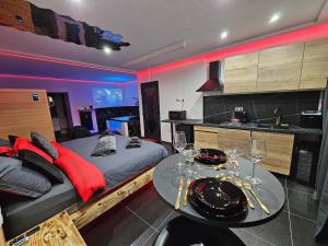 Kuchyň nebo kuchyňský kout v ubytování Magnifique Suite Spa Luxembourg