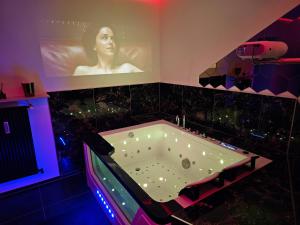 Fotografie z fotogalerie ubytování Magnifique Suite Spa Luxembourg v destinaci Differdange