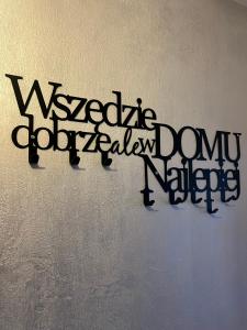 a sign on a wall that says vesada do california dont ride at APARTAMENT CENTRUM in Nowe Miasto Lubawskie