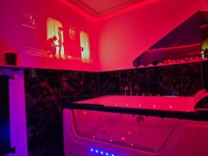 Fotografie z fotogalerie ubytování Magnifique Suite Spa Luxembourg v destinaci Differdange