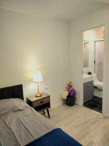 a bedroom with a bed and a bathroom with a sink at Hostal Vista Valle in Illapel