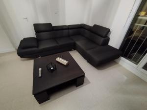 a black couch and a coffee table in a living room at Appartement Courbaril à Nantes (6) in Nantes